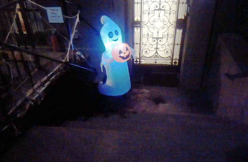 An inflatable happy Halloween ghost seen in Brooklyn Heights.