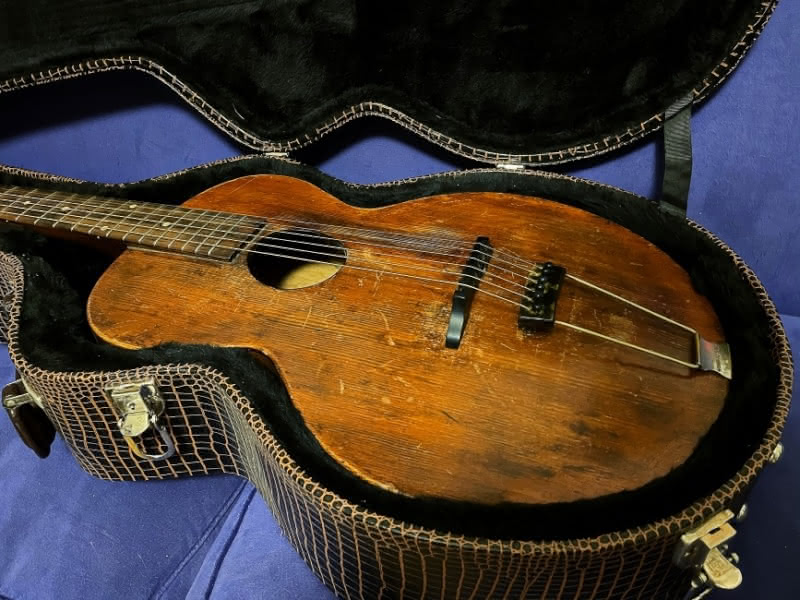 Victor V. Gurbo's 1920 Gibson L-Jr Arch Top Acoustic Guitar, made in Kalamazoo Michigan.  The guitar is photographed in its case.
