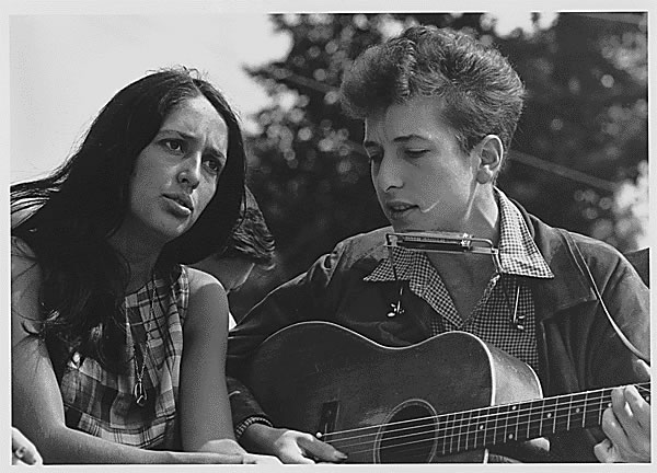 Bob Dylan with Joan Baez in 1963.