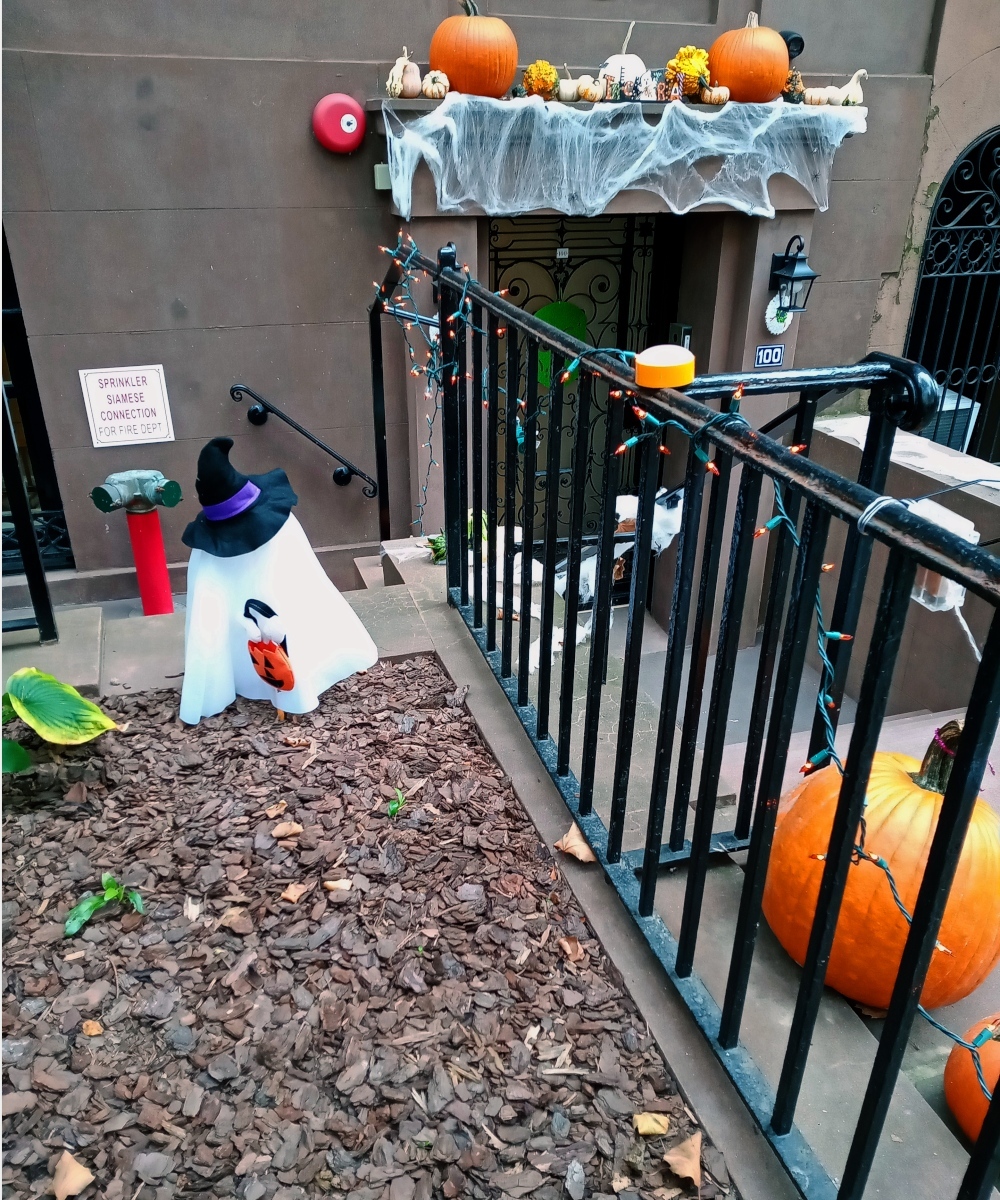 Brooklyn Heights’ TrickOrTreating Ghost · The New Leaf Journal