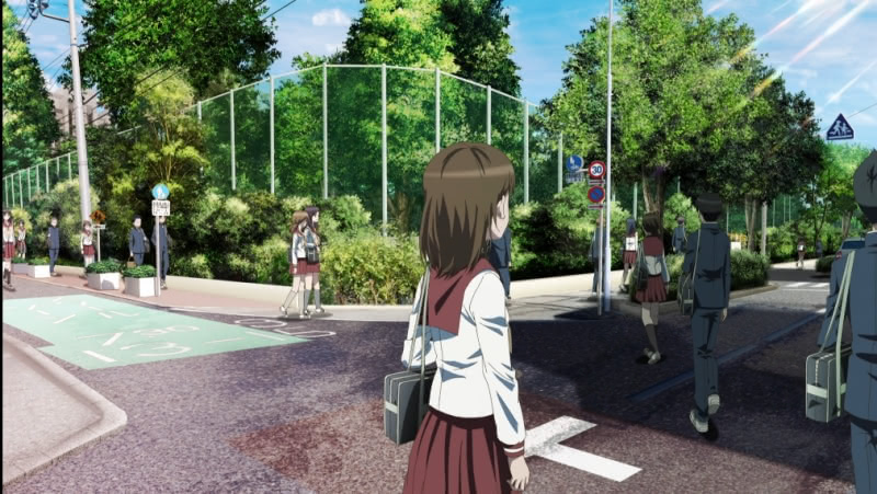 Students walking on the street in episode 1 of The Girl I Like Forgot Her Glasses.