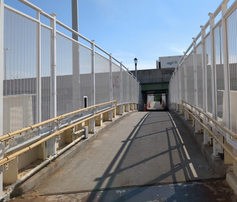 Straight middle section of the Hamilton Avenue Footbridge leading to canopy under overpass.